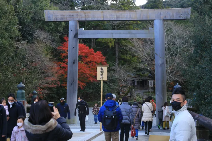 宇治橋盡頭就是鳥居