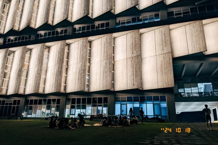 入夜的達賢圖書館。