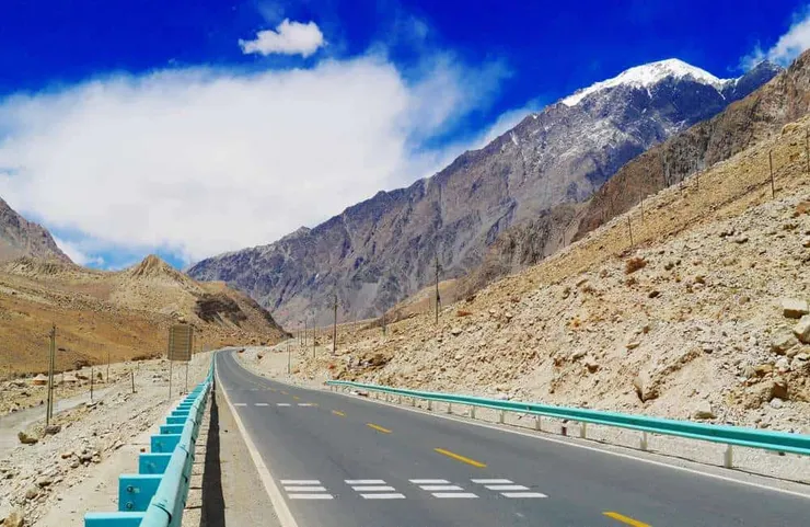 喀喇崑崙公路 ©Parichart Patricia Wong/Shutterstock.com