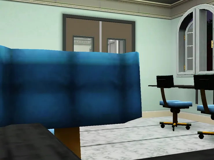 房門跟天花線同一色系。