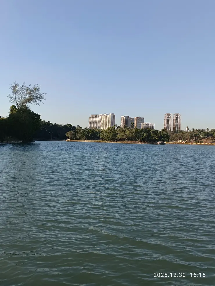 佇久欲去斜陽滿，皆自拍攝