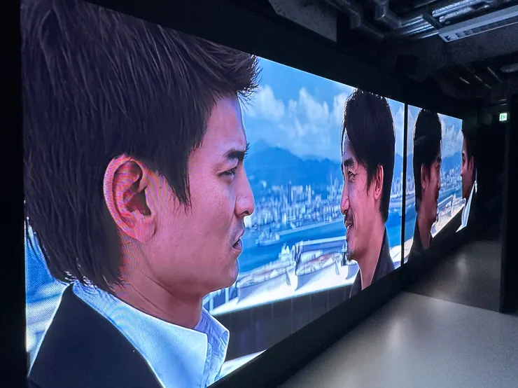 然後在大螢幕有一系列影片剪輯,當然要等到《無間道》天台這幕戲