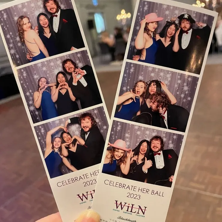 一起用會場的拍貼機留影。