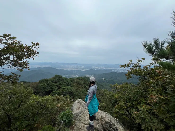 如果去首爾想爬爬山，非常推薦清溪山，都是當地人，幾乎看不到外國人，而且首爾的天氣整天的很適合爬山，所以晚點出發也可以！