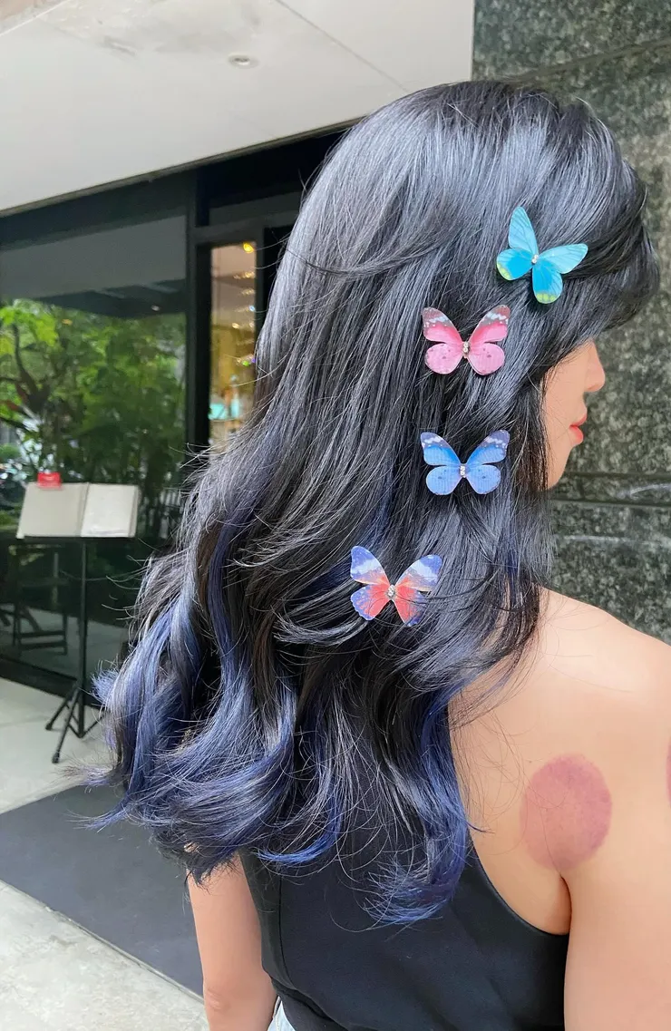 配上了蝴蝶就更像春夏了