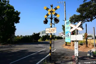 俊仁路平交道，左邊往二林