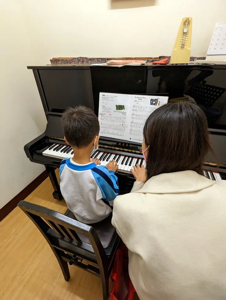 台南兒童鋼琴【琴芸韻音樂中心】小小鋼琴家│幼兒鋼琴教室推薦│