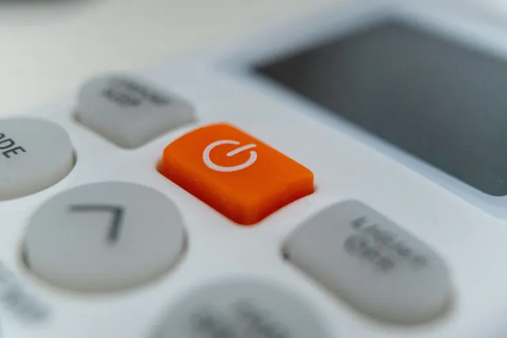 色彩的印象受到色相、明度與彩度影響