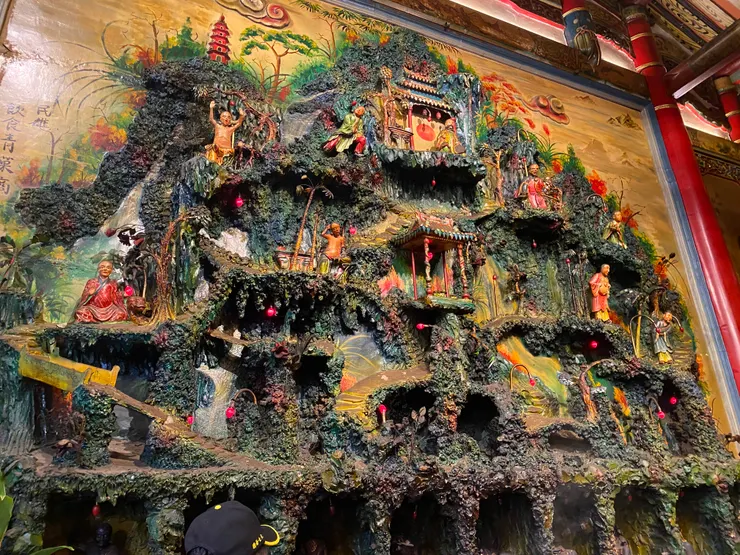 信徒捐贈的牆面裝飾