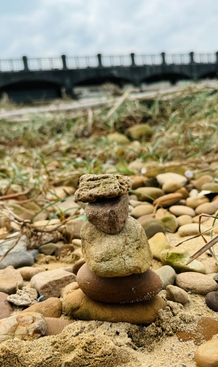 這是小凡堆疊的許願石，蛋媽媽快回來喔～（小凡拍攝）
