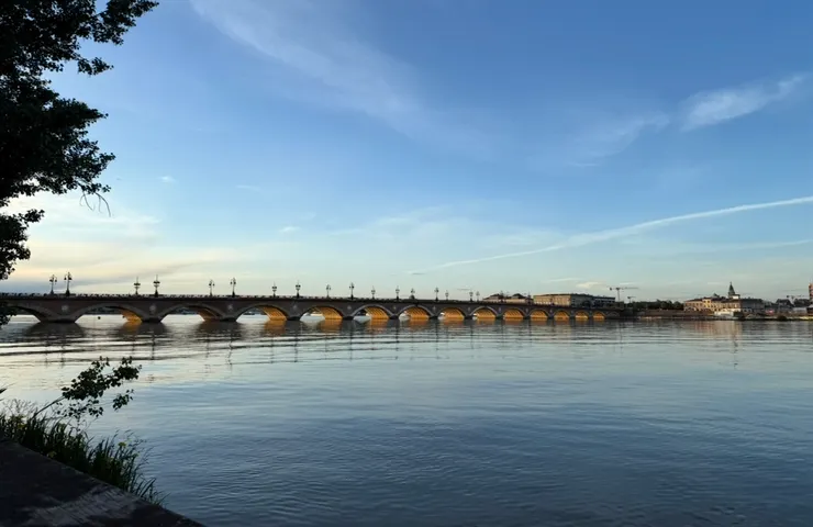 20:53 眼前的皮埃爾橋還不是拍照的最好位置