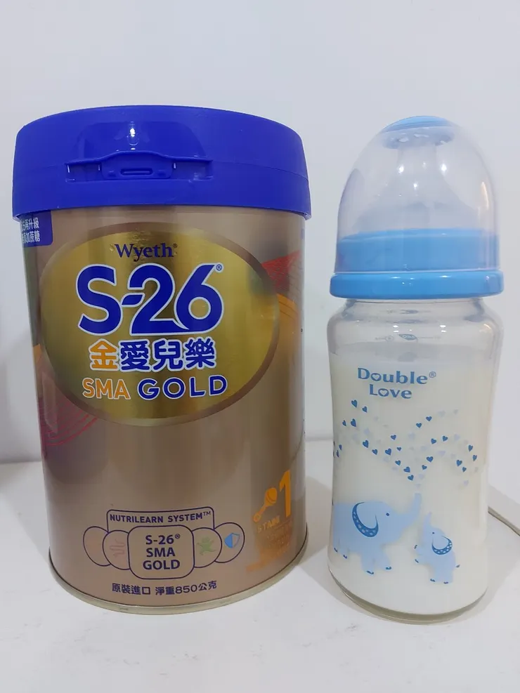 ▲S26 金愛兒樂（0-1歲嬰兒適用）的奶粉罐蓋子設計得不錯，用幾次後覺得罐子好用方便不割手。
