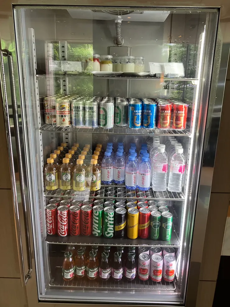 健康優格 啤酒 氣泡水 大樹果汁等都可自取