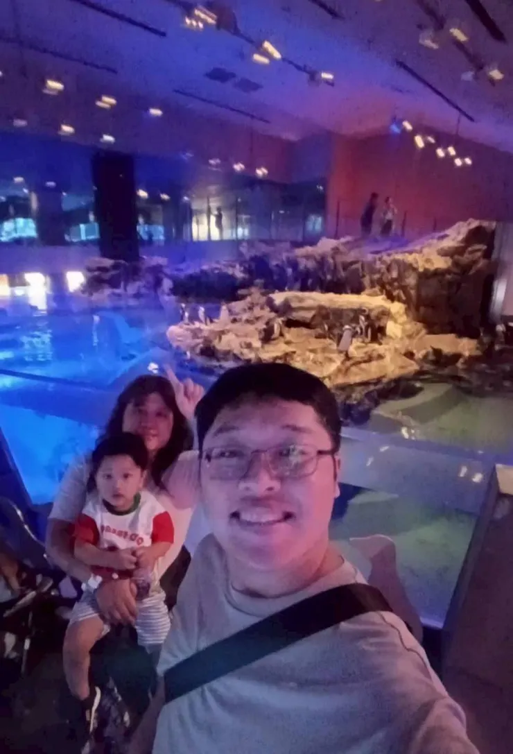 與企鵝合拍的一家人😂