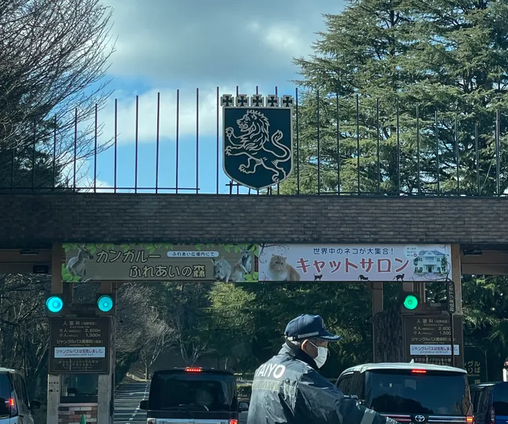 大門進去需要排一下隊