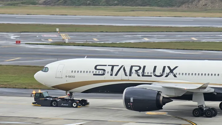 星宇航空黑色車身的航機拖車超帥超好看!