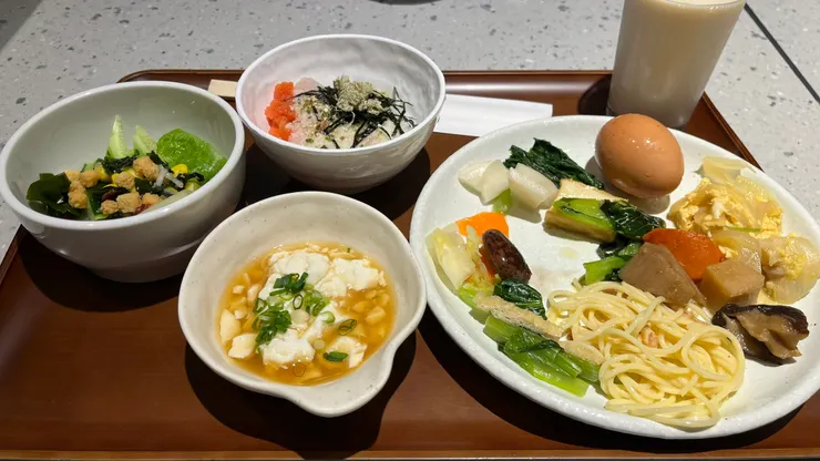 不知不覺夾了滿多蔬菜類。