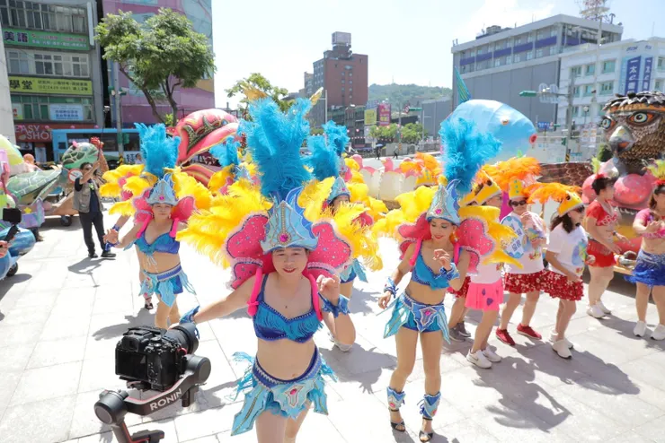 表演團體為海洋老鷹嘉年華啟動式帶來精彩的表演二