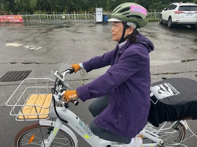 菜籃電輔車的Liena也撐到一半路程了，厲害!!