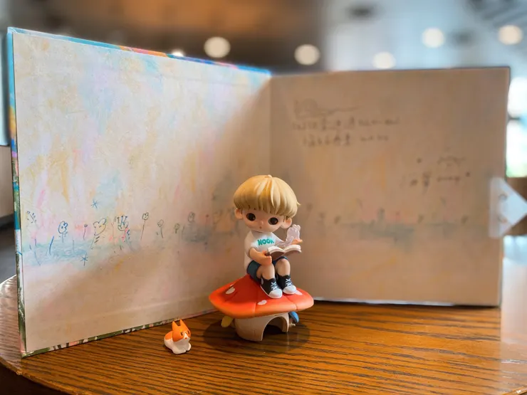 我只是放一下作者繪者簽名頁💛