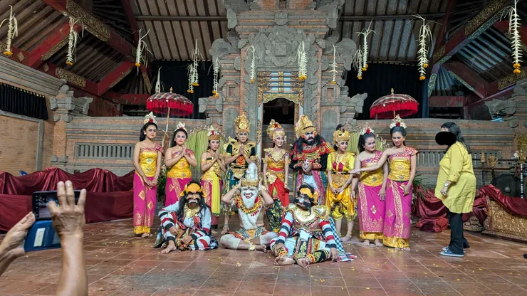 結束後可以和全體演員合照，不需額外付費