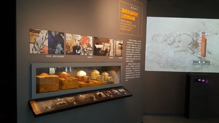 圖13 <<洞耳村元代壁畫墓>> 原墓搬遷過程解說模型 /攝影©XIAN-YI 2023