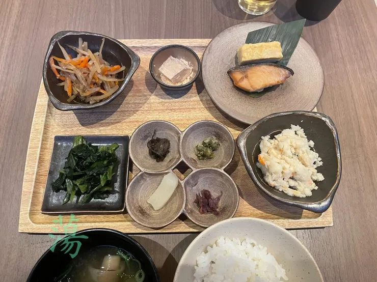 早餐的鮭魚定食。