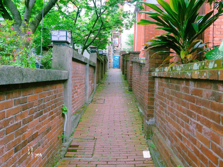 禮拜堂旁小徑獨具風情