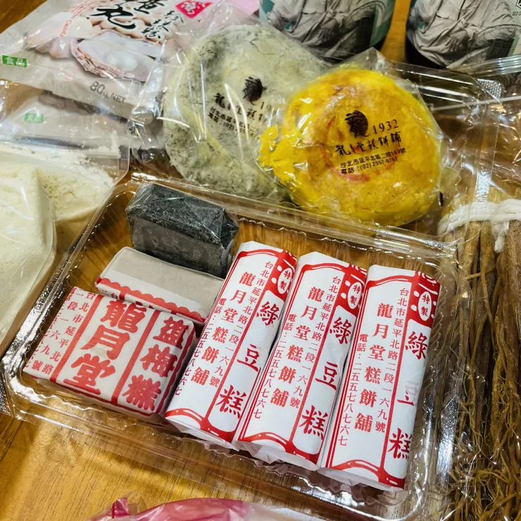 龍月堂的古早台式茶點，配中國茶剛剛好。