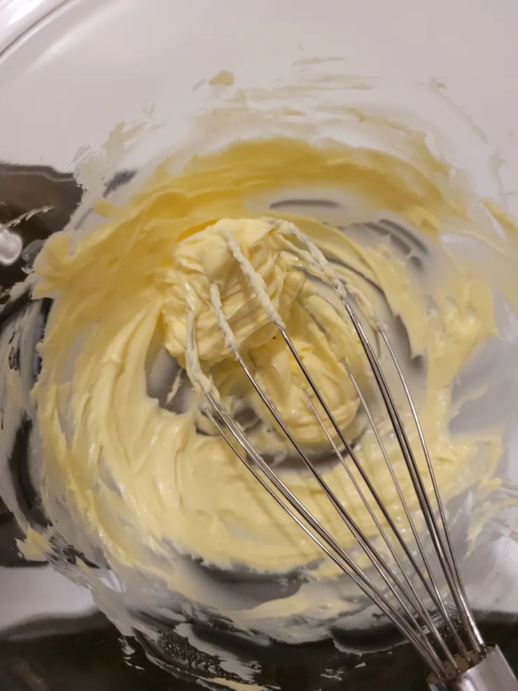 無鹽奶油軟化後打散樣子