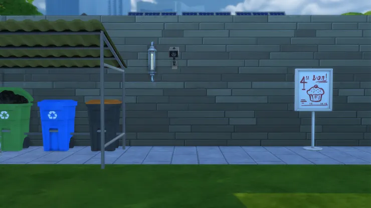 雖然說應該沒有人會偷垃圾，但總有鬼鬼祟祟的人，說不定有動物或老鼠...加了閉路電視安心些。