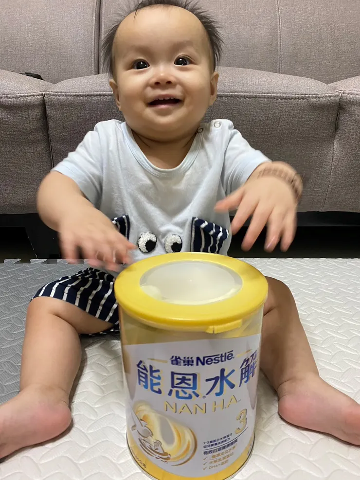 異膚寶寶開箱試喝水解奶粉