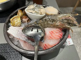 在物質條件充足的前提下,能夠限制人類極限的,就是自己的身體狀況和壽命極限了。如果人類和機器人談戀愛的話,壽命就是一個很大的阻礙。機器人能夠透過持續的更新硬體來維持機械身體的機能,而人類的肉體卻只會越來越老化而已,最多只能做到讓老化延緩,不可能做到無限壽命。