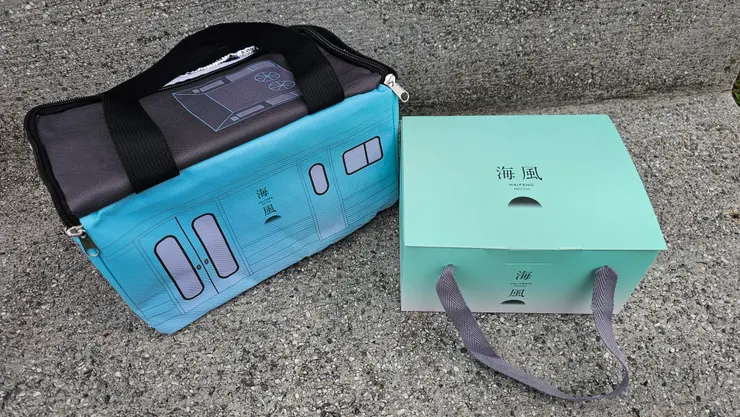 去年鐵路便當節我有買這個999元的海風號鰻魚陶瓷便當!