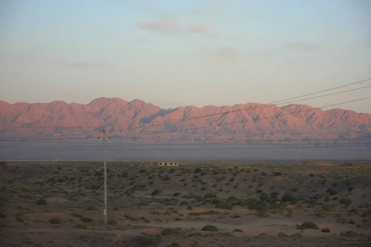 醒在不知名的郊外