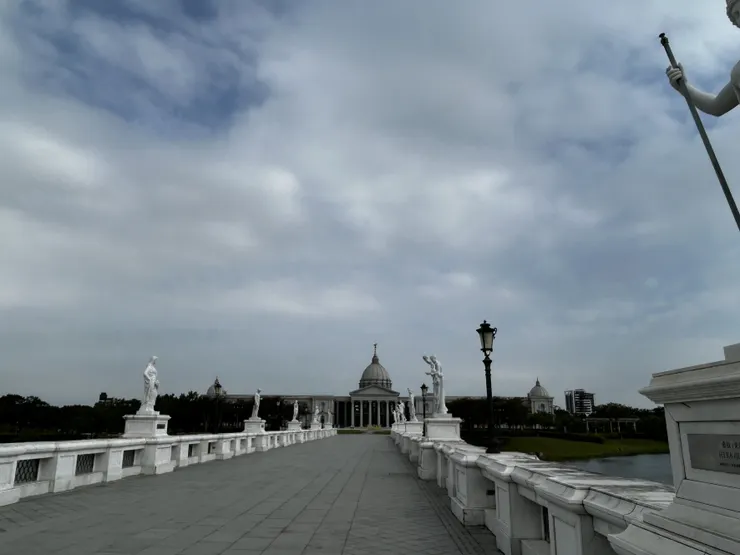 奧林帕斯橋白天