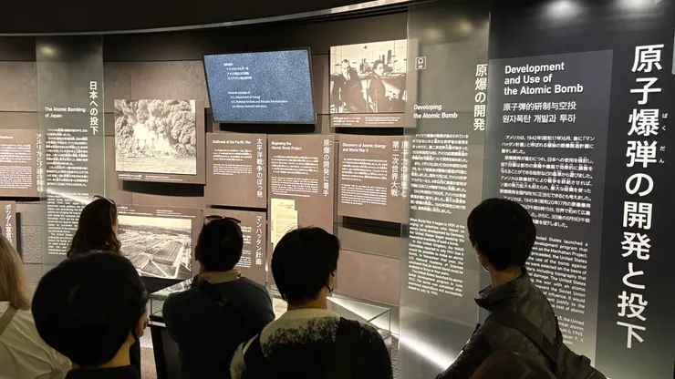 第四展區接著說明了美國對核爆的政策與後續研究。