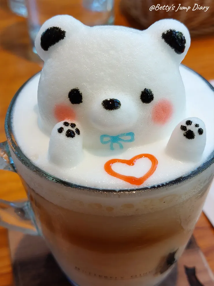 ▲龍潭「野薑花與貓」庭園餐廳/ 圖片來源:Betty's Jump Diary