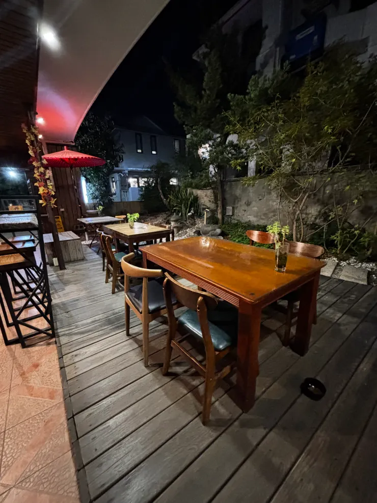 室外庭院座位區