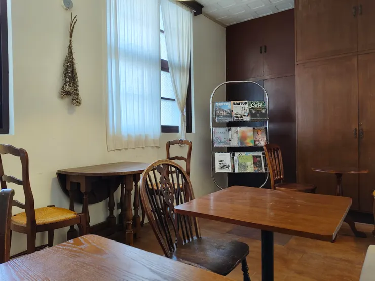 淡水吹海風？再再咖啡à plus吹復古風