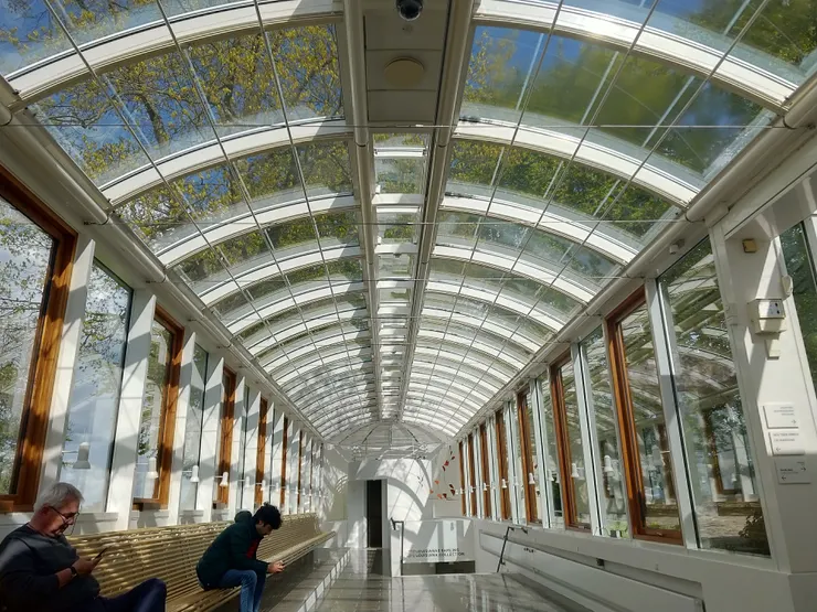 光線在建築物內部也扮演重要角色