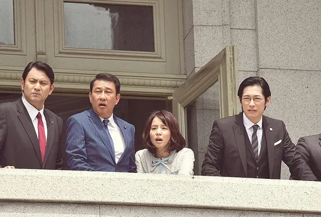 最後三谷把自己的故事還是能自圓其說，我們不是不歡迎這樣的題材，但問題是總覺得所有發展都太合理的時候，就變成有點不設實際的幻想了。