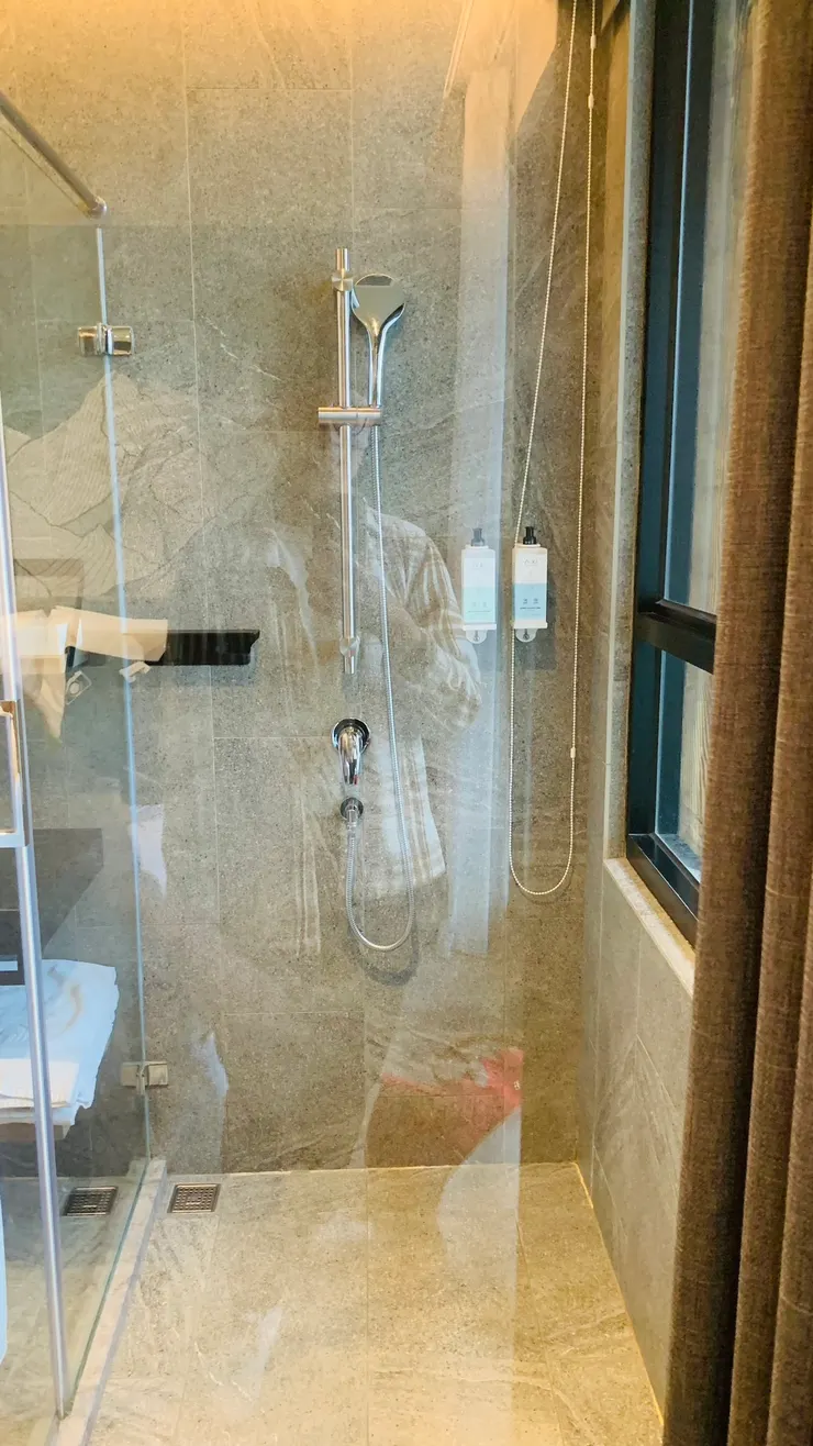 浴室如果太小，洗起來真的會不太舒服。