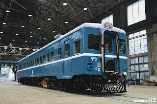 甫完成修復回家的DR2303號柴油客車