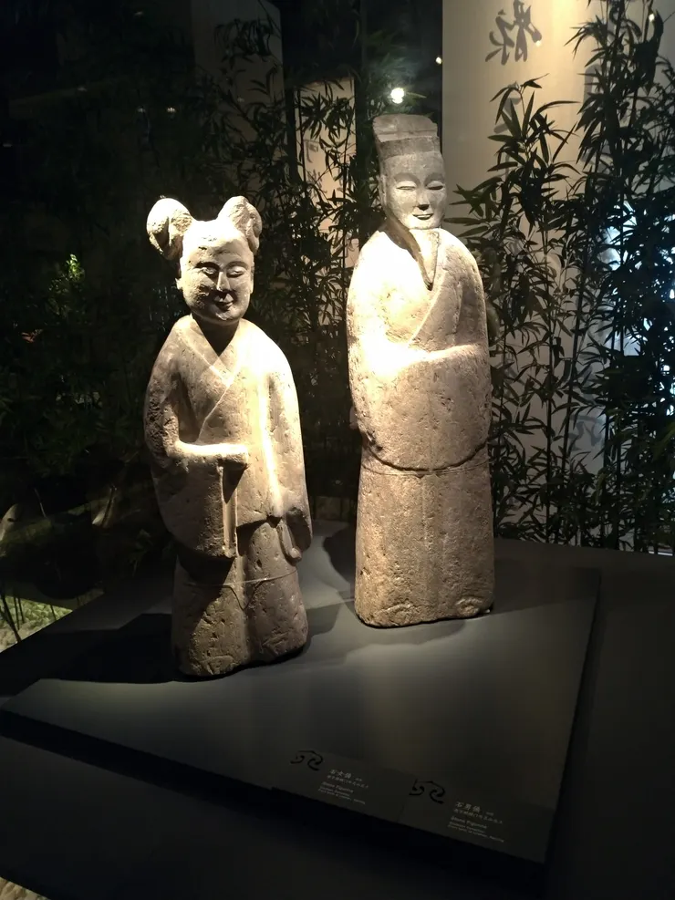 亦有許多精緻的六朝展品