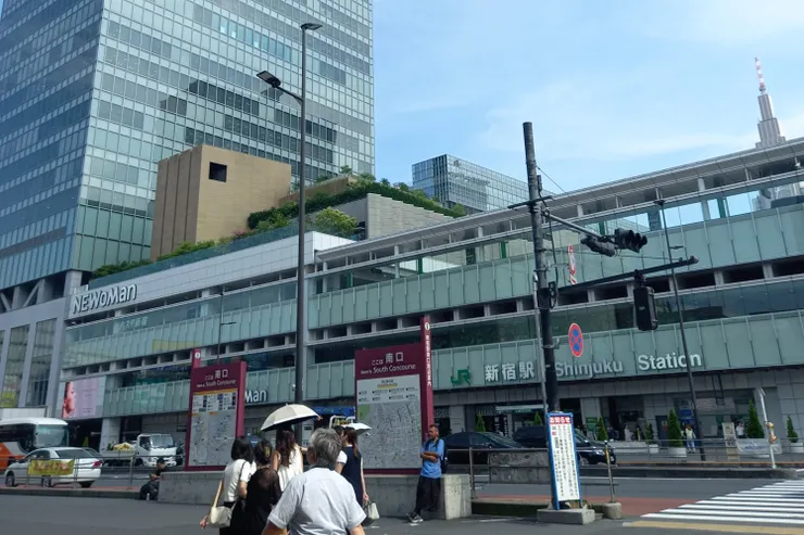 中途在新宿轉車。未來再到新宿我要好好在車站周圍聖地巡禮><