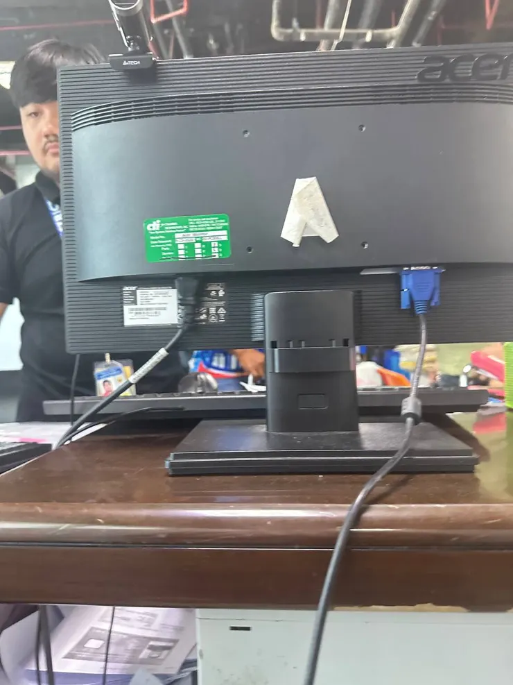 移民局會請你把眼鏡給拿下來拍照