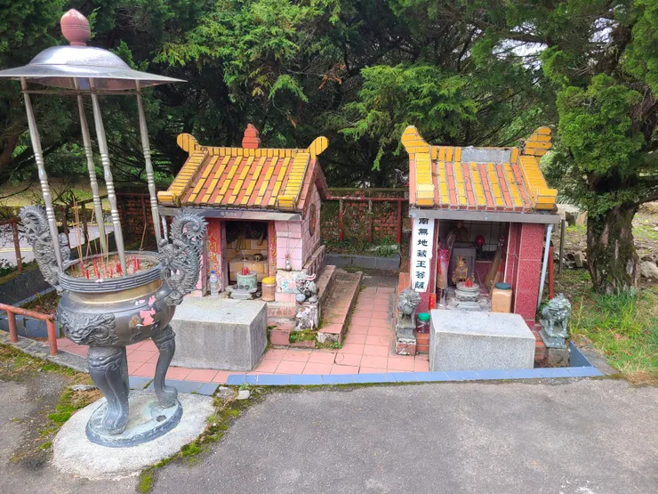 土地公廟，祈求平安順利