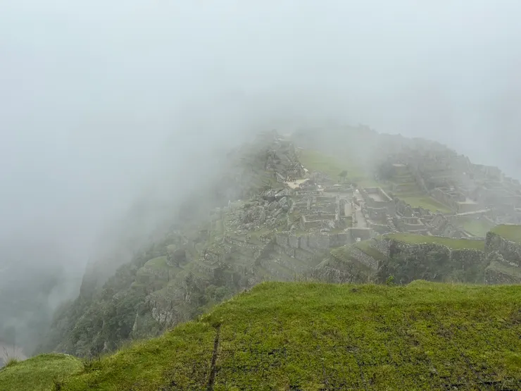 白牆馬丘比丘，這還是已經算散掉一點的了