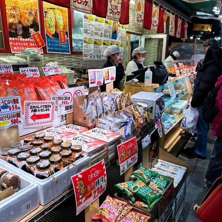 微波爐在旁邊，自行加熱